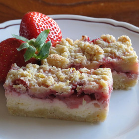 イチゴとマスカルポーネのクランブルケーキ