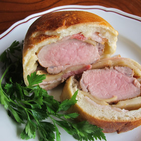 豚ヒレ肉のパン包み焼き