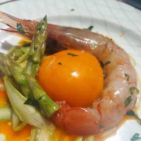 ボタンエビのマリネ卵黄のビネガー風味（写真別エビです）