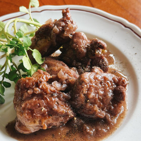 ボローニャ風チキンの赤ワイン煮込み