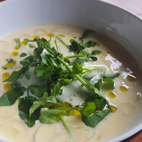 白ワイン風味のクリームスープクレソン添え