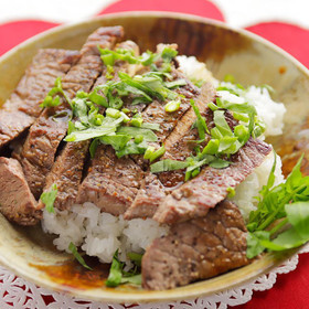 ビーフステーキ丼