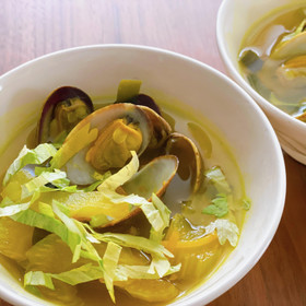 セロリの香りで気を巡らせる『セロリとあさりのスープ』