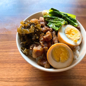 こっくり煮込んだ豚バラが美味しい台湾の味