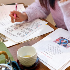 座学で薬膳の基本を学びます。