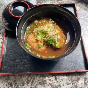 焼きなすとがんもの赤だし