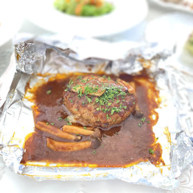 包み焼きハンバーグ　デミグラスソース