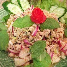 鶏挽肉のスパイシーサラダ