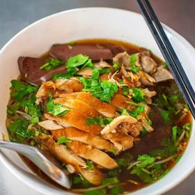 鴨肉の煮込みヌードル