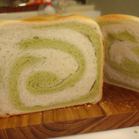 抹茶あんの渦巻き食パン