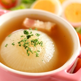 春のごちそうスープ♪丸ごとオニオンスープ