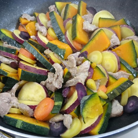 サツマイモとかぼちゃと豚肉のおいしい蒸し