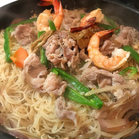 しょうが香るふっくら豚肉の焼きビーフン（塩味）