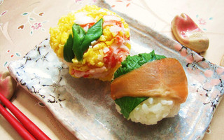 サーモン青じそ＆カニかま炒り卵　2種手まり寿司