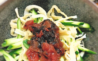 ゆで干し大根と梅の和え物