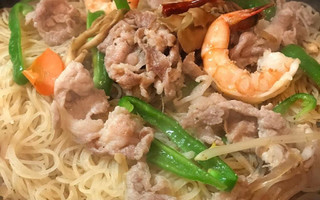 しょうが香るふっくら豚肉の焼きビーフン(塩味)