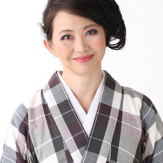巻 真美