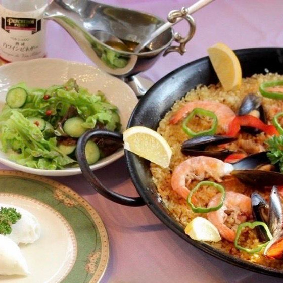 西洋料理「パエリアを囲んで春爛漫」