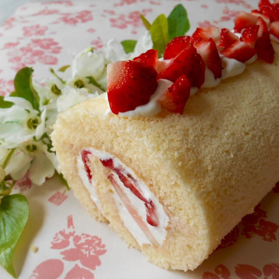 いちごのロールケーキ