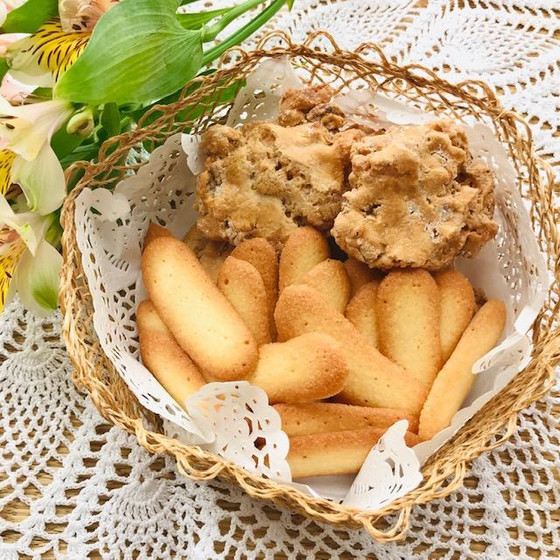 卵白の焼き菓子二種　ラングドシャとクロッカンザマンド