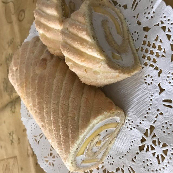 マンゴーとコーヒークリームのロールケーキ　　しらすの冷製カッペリーニ