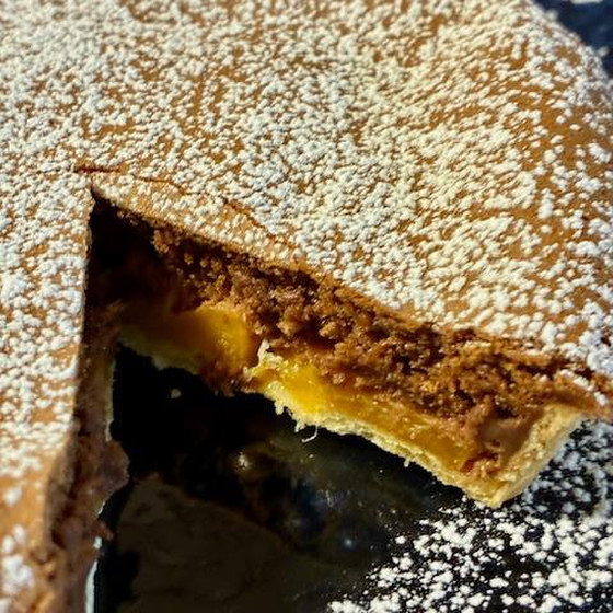 マンゴーとチョコレートのタルト　ランチは考え中