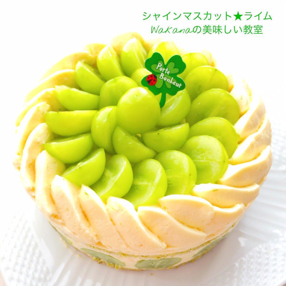 このように仕上がります。表面の飾りは約10粒使用。