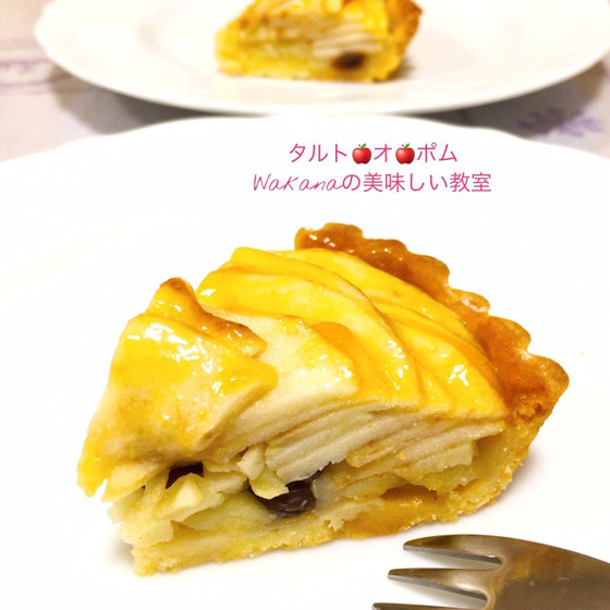焼き林檎とコンポートの2つの味わいを楽しめるタルト