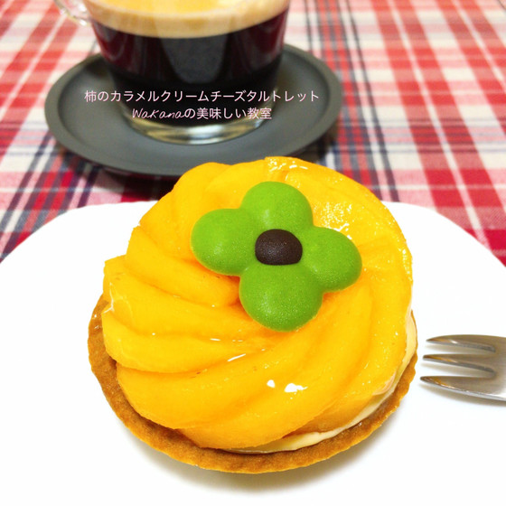 柿のヘタはチョコレートで作ります。