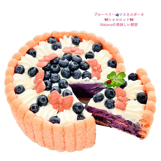 生クリームとブルーベリーとリボン型チョコで飾ります