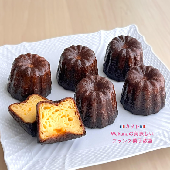 家庭用のオーブンで均一に焼けたカヌレ。