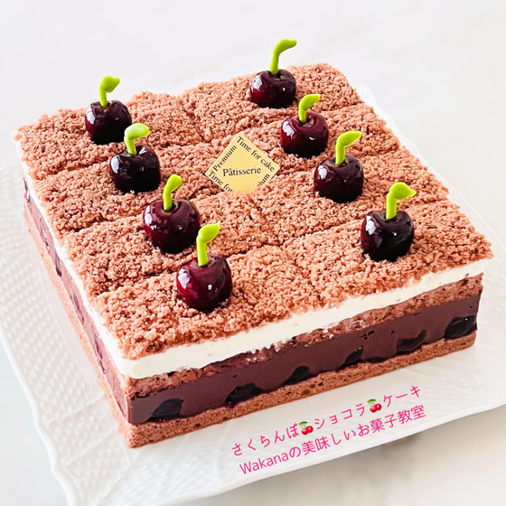 さくらんぼの旬を楽しめるケーキです。