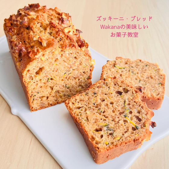 気持ちヘルシーなしっとりした焼き菓子。朝食にも♪