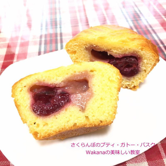 断面はこんな感じで、素朴な焼き菓子です