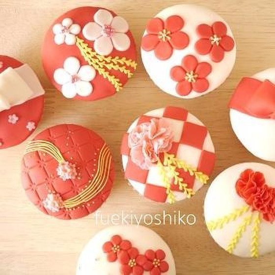 お正月のお祝いカップケーキ