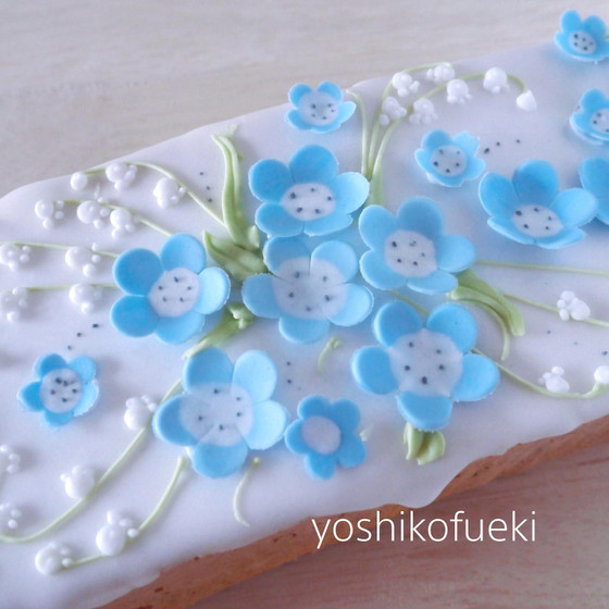 ネモフィラとすずらんのケーキ