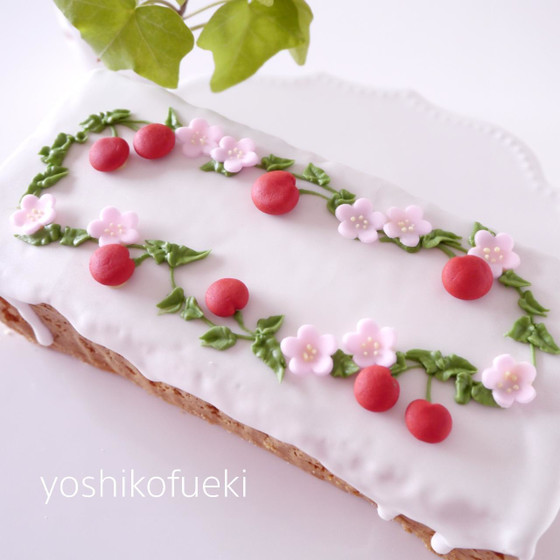 サクランボのケーキデコレーション