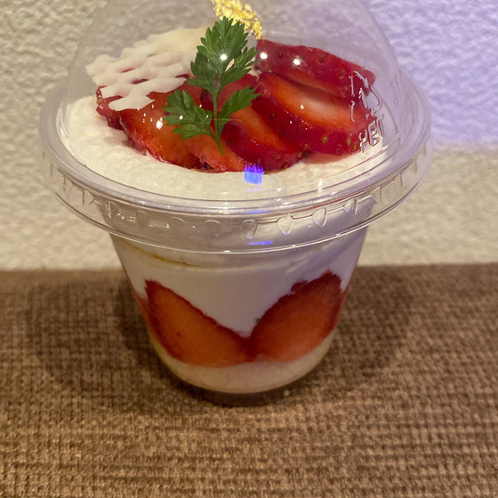 苺のカップショートケーキ