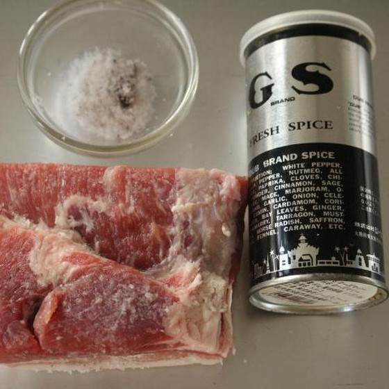ご希望の方には、自家製ベーコンの作り方教えます。