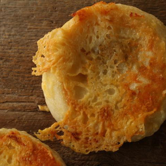 チーズパリパリ、生地はもちもち