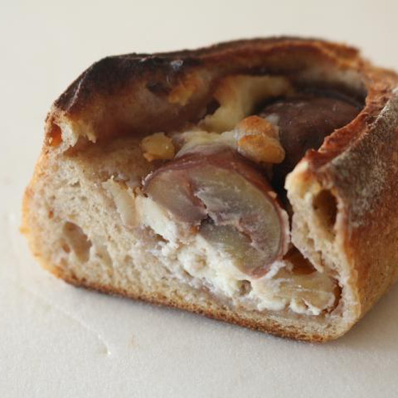 ライ麦とヨーグルトの前処理をした生地を使います