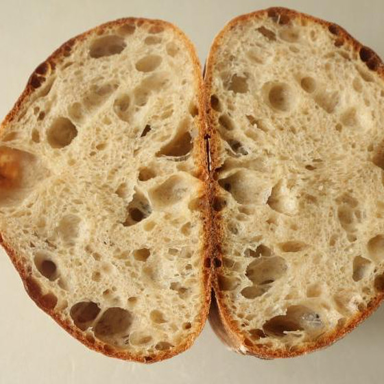 程よく気泡も入った、シンプルで食べやすいパンです。