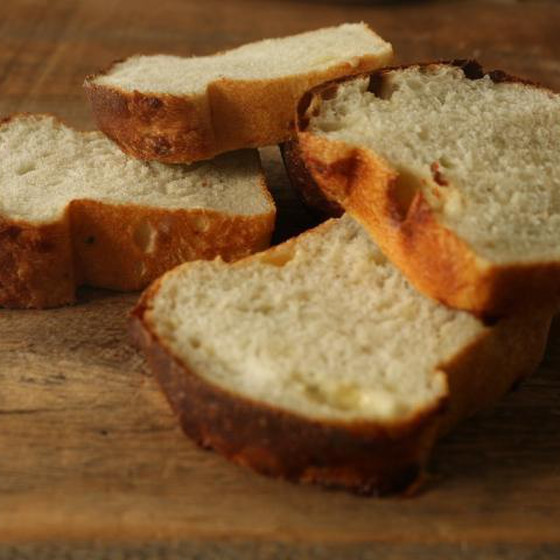 ヨーグルトやバターも入った贅沢な食パンです