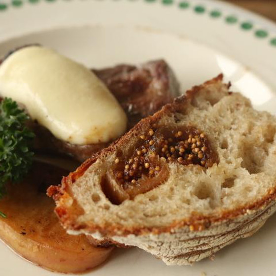 カットして食事パンとして、ワインにもよく合います