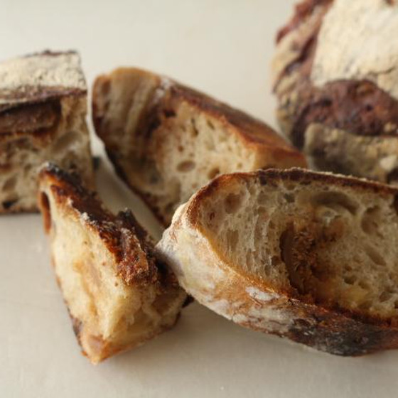 加水90％のパンなの生地はみずみずしい味わいを保ちます