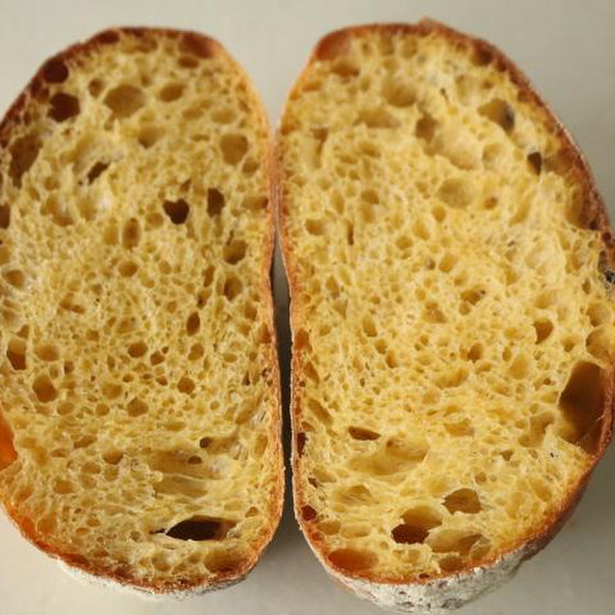 かぼちゃを練り込んだ、もっちりと引きのある食感
