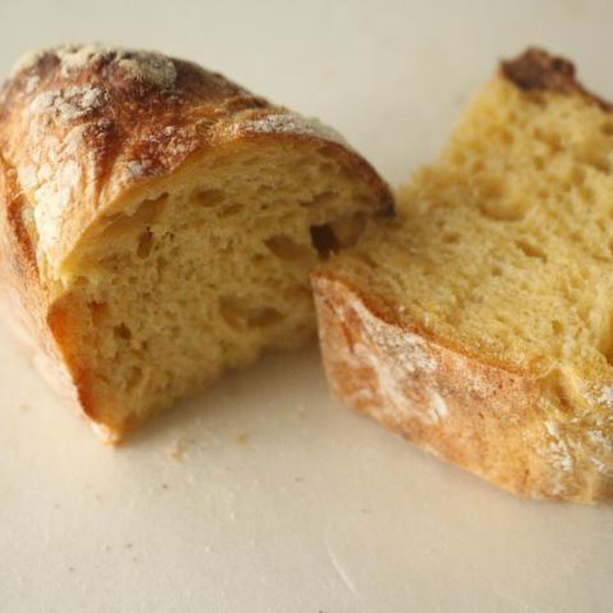 しっかり捏ねてグルテンを出します