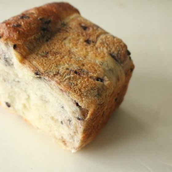 少し小さめの食パンです