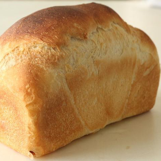 国産小麦と塩と天然酵母を使った“ハード食パン”