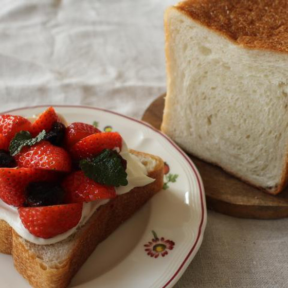 今の季節、いちごのオープンサンドがおススメ